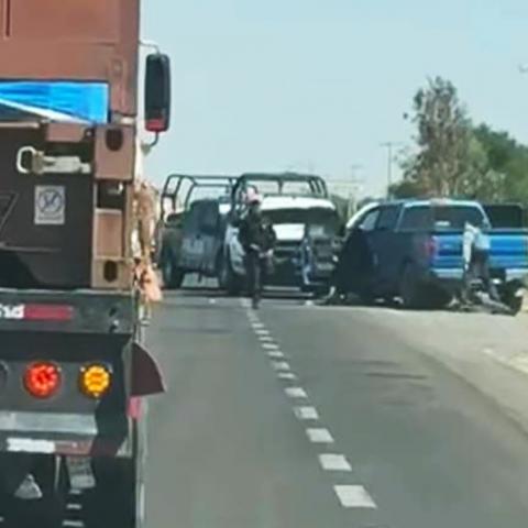 Intentaron asaltar a una familia, pero en su fuga se estrellaron contra un trailer en Cosío