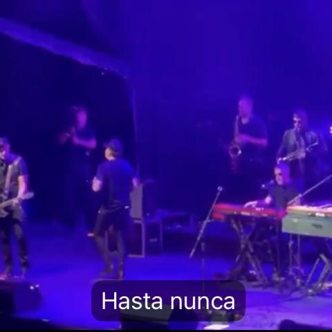 Andrés Calamaro abandona concierto por no sentir apoyo del público tras discurso sobre la tauromaquia