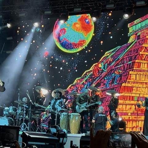 Pepe Aguilar conquista el Foro de las Estrellas de la FNSM 2025