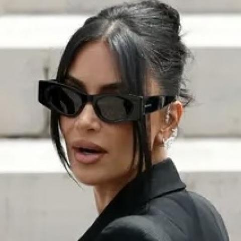 Kim Kardashian llora en el juicio por el robo de joyas en París
