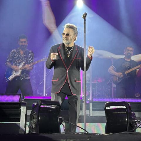 Mijares celebró a los maestros de Aguascalientes con sus éxitos