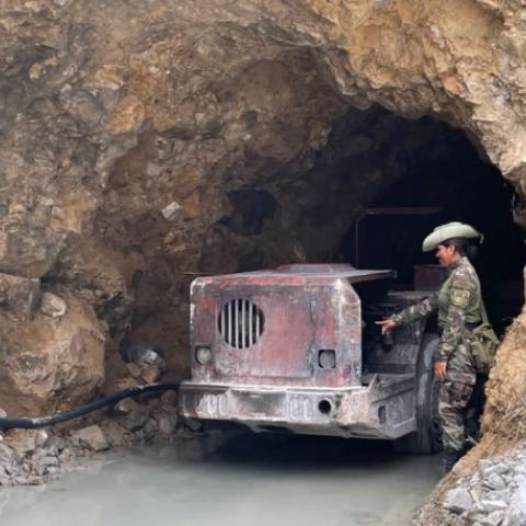 Encuentran los cuerpos de 13 trabajadores secuestrados en una mina de oro en Perú