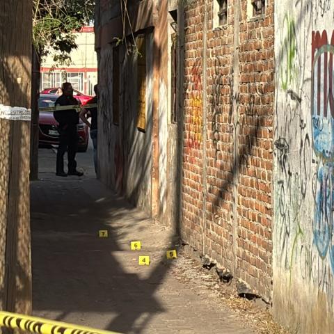 Fueron localizados al menos 10 casquillos percutidos para un arma calibre 40
