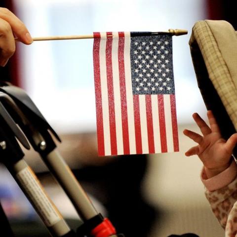 Corte Suprema de EE.UU. examina si un juez puede bloquear el decreto de Trump sobre ciudadanía por nacimiento