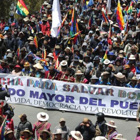 Seguidores de Evo Morales marchan para inscribir su candidatura