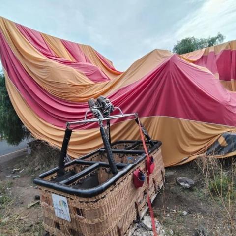 Se desploma globo aerostático en Teotihuacán; al menos 14 personas resultan lesionadas