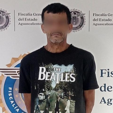 Apunta de pistola lograron hacerse del dinero de la caja registradora y los objetos personales de una empleada
