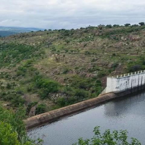 Presa 50 Aniversario podría desbordarse en próximas horas; alimenta a Presa Calles