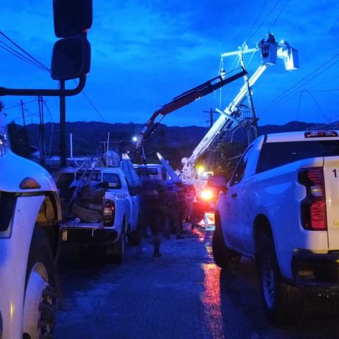 CFE restablece servicio eléctrico al 51% de los afectados por huracán “Erick”