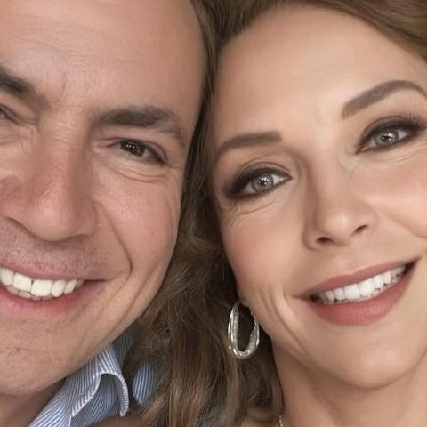 Laura Flores borras de redes sus fotos con Lalo Salazar