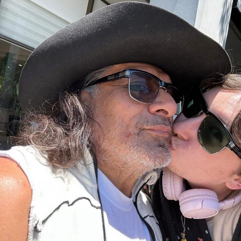 Asesinan al actor Jonathan Joss; su esposo denuncia ataque homofóbico