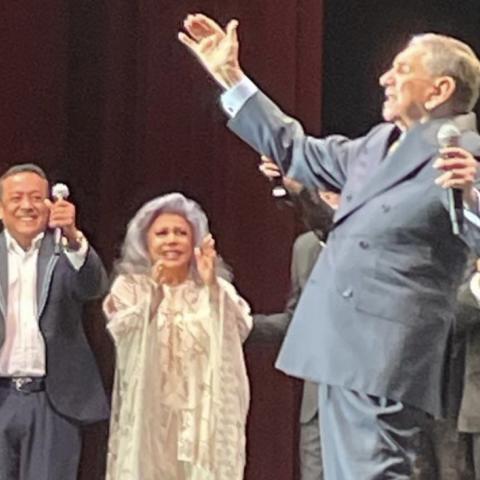 Marco Antonio Muñiz recibe en vida un espectacular homenaje en el Auditorio Nacional