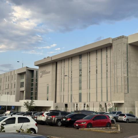 Hospital Hidalgo lleva 20 años sin plazas nuevas; sindicato reconoce necesidad de 500 espacios 