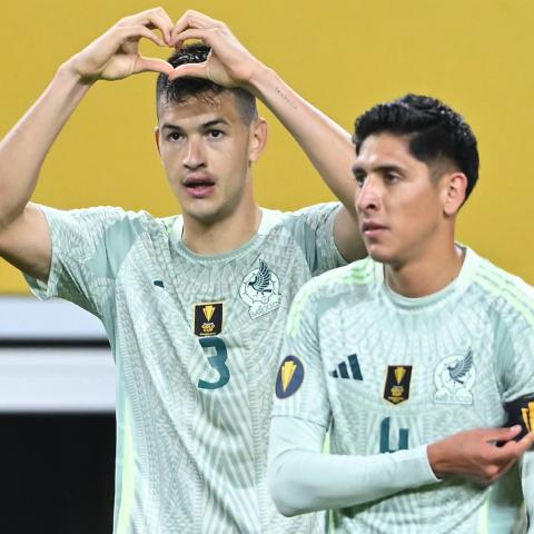 México 2-0 Surinam