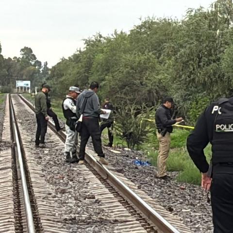 Localizan sin vida a joven en las vías del tren