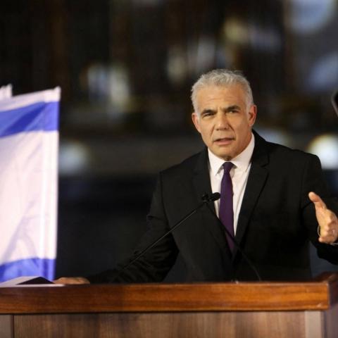 Yair Lapid pide "poner fin a la guerra" en Gaza tras anuncio de alto al fuego con Irán