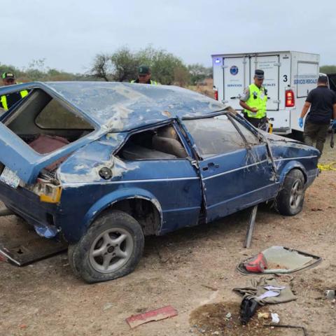 Perdió el control del volante y se salió de la carretera en una zona con un desnivel de casi dos metros