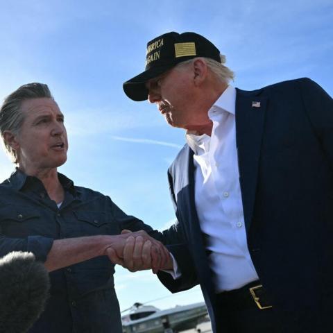 "Contribuyó a la anarquía y disturbios": Trump demanda a Los Ángeles por su política migratoria