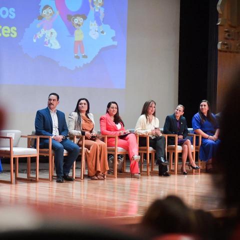 Tere Jiménez en reunión