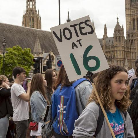 Reino Unido busca reducir la edad de voto a los 16 años en las elecciones