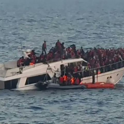 Barco en Indonesia 