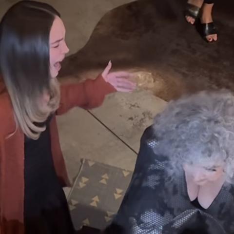 Belinda canta "Él me mintió" frente a Amanda Miguel y así reaccionó la cantante 