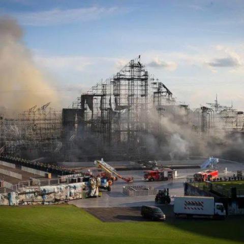 Tomorrowland continuará a pesar del incendio que consumió el escenario principal
