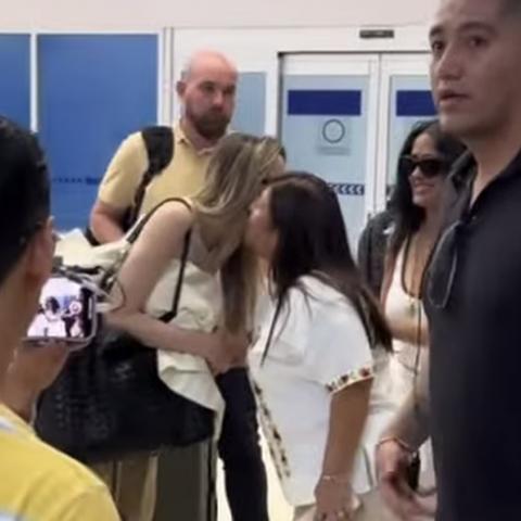 Salma Hayek y Angelina Jolie son captadas llegando a Veracruz 