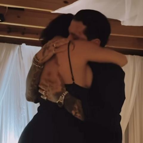 Ángela y Nodal celebran su primer aniversario de casados