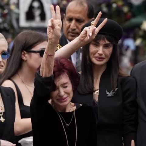 Familiares y seguidores despiden a Ozzy Osbourne en Birmingham