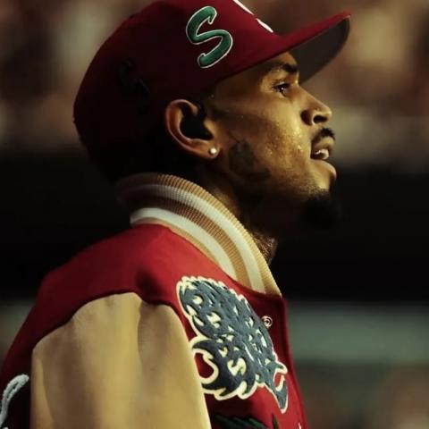 Chris Brown es declarado inocente de dos cargos más por agresión en Londres