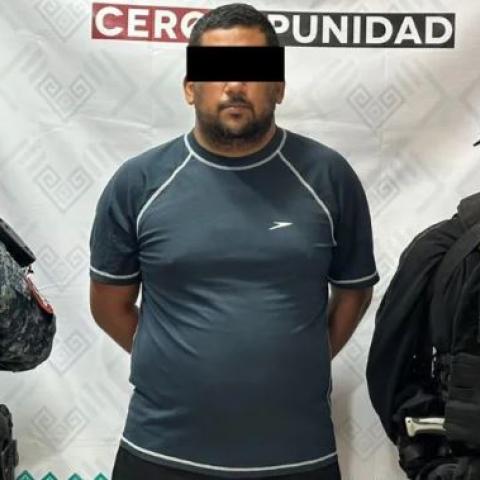 Maestro detenido 