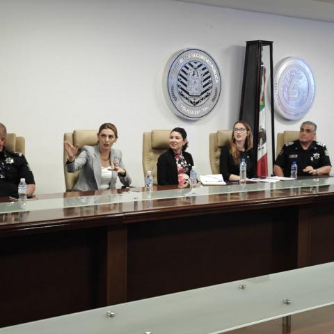 Reunión con cónsul sobre seguridad