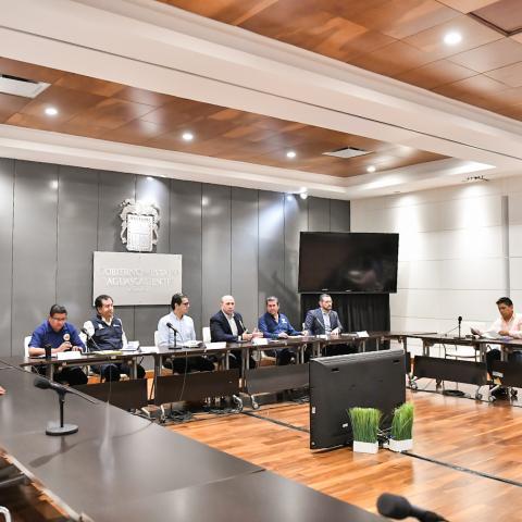 Reunión de funcionarios