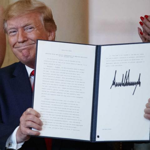 Trump anuncia un acuerdo comercial por el que rebaja al 15% los aranceles a Japón