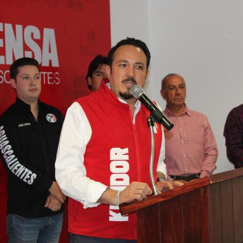 Se adelanta a presidente estatal del PRI como posible candidato para elecciones 2027