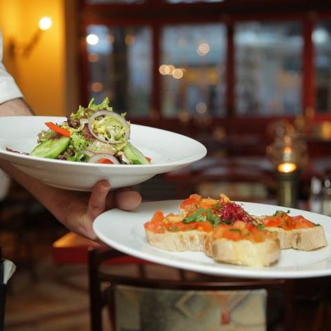 Restauranteros preparan para las 40 horas, pero piden libertad en horas extra