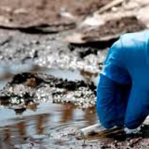 AGUA CONTAMINADA