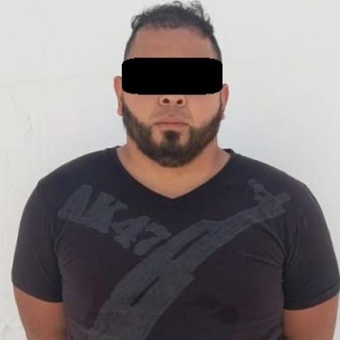 Policía Estatal aseguró a un sujeto con orden de aprehensión vigente cuando circulaba en un vehículo con placas de Durango