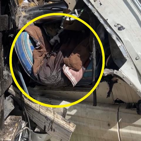 Estaba dormido en el camarote del tractocamión cuando volcó la góndola y aplastó esa sección del vehículo de carga