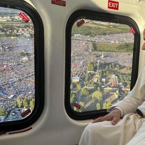 “Construyamos un mundo más humano”: El papa León XIV reúne a multitud de jóvenes en el Jubileo
