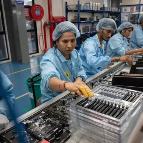 Entran en vigor aranceles del 50% de EE.UU. a la India