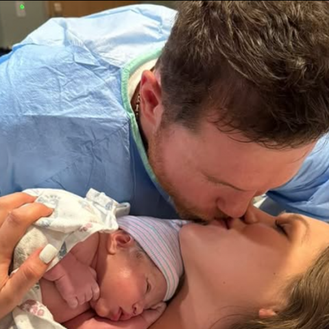 ‘Canelo’ Álvarez da la bienvenida a su cuarta hija, Eva Victoria