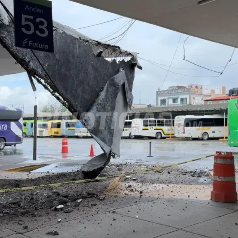 Estructura colapsada en Central Camionera no ha afectado tránsito de pasajeros, asegura clúster