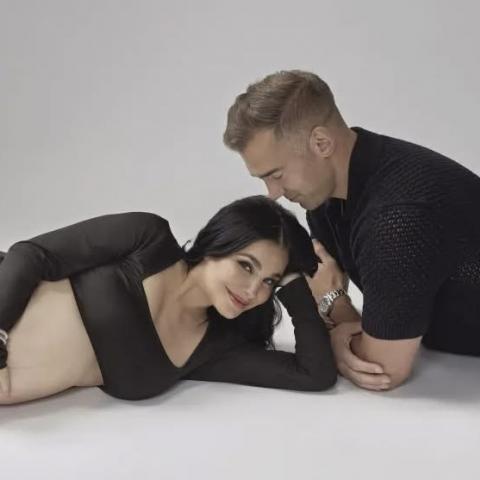 Martha Higareda y su esposo revelan que son dos bebés los que esperan