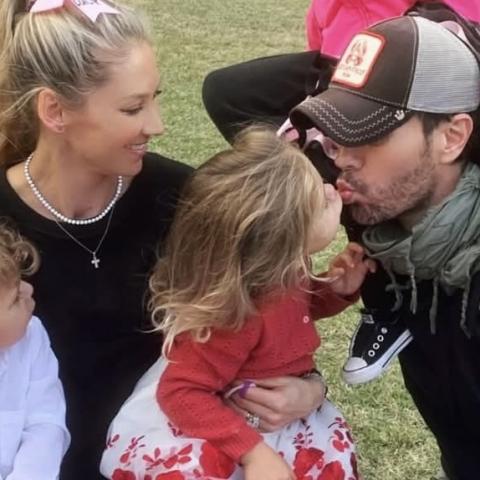 Enrique Iglesias y Anna Kournikova esperan a su cuarto hijo