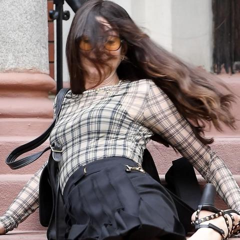 Anne Hathaway sufre caída en la filmación de 'El diablo viste a la moda 2'