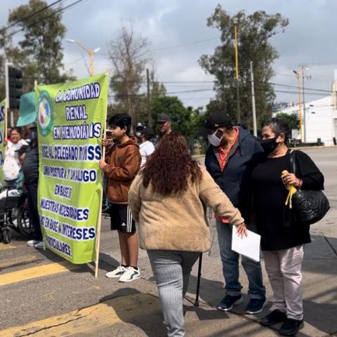 Pacientes renales de Aguascalientes se manifiestan por segunda ocasión