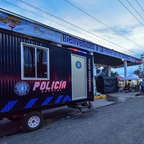 Policía