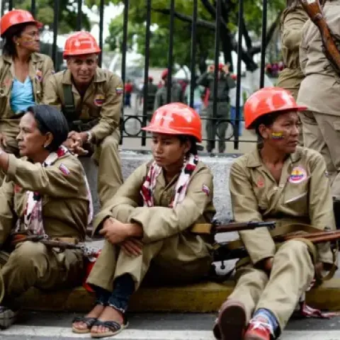 Miles de venezolanos se enlistan en la Milicia Bolivariana ante tensión con Estados Unidos